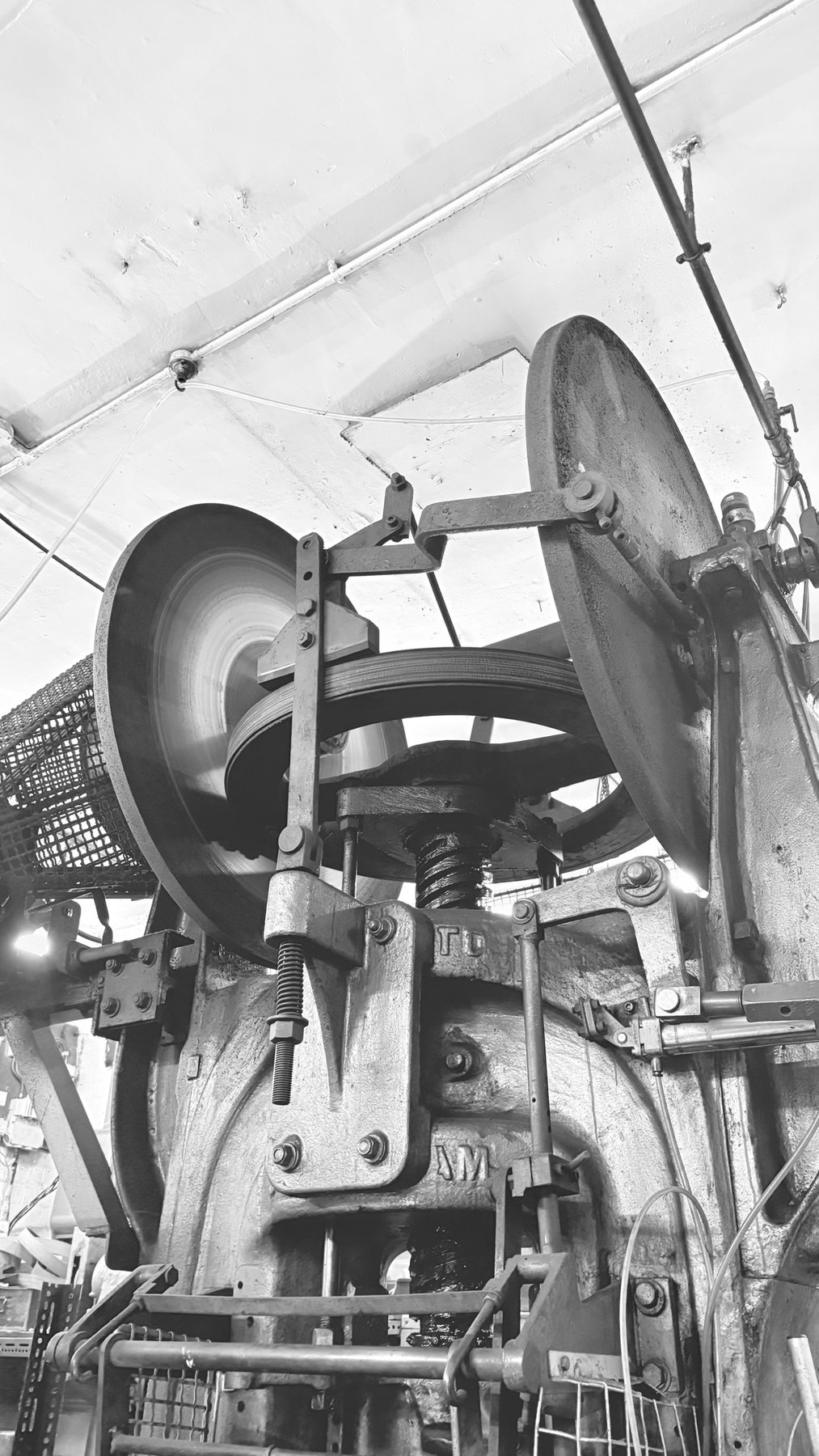 Large flywheel on a mechanical forging press
